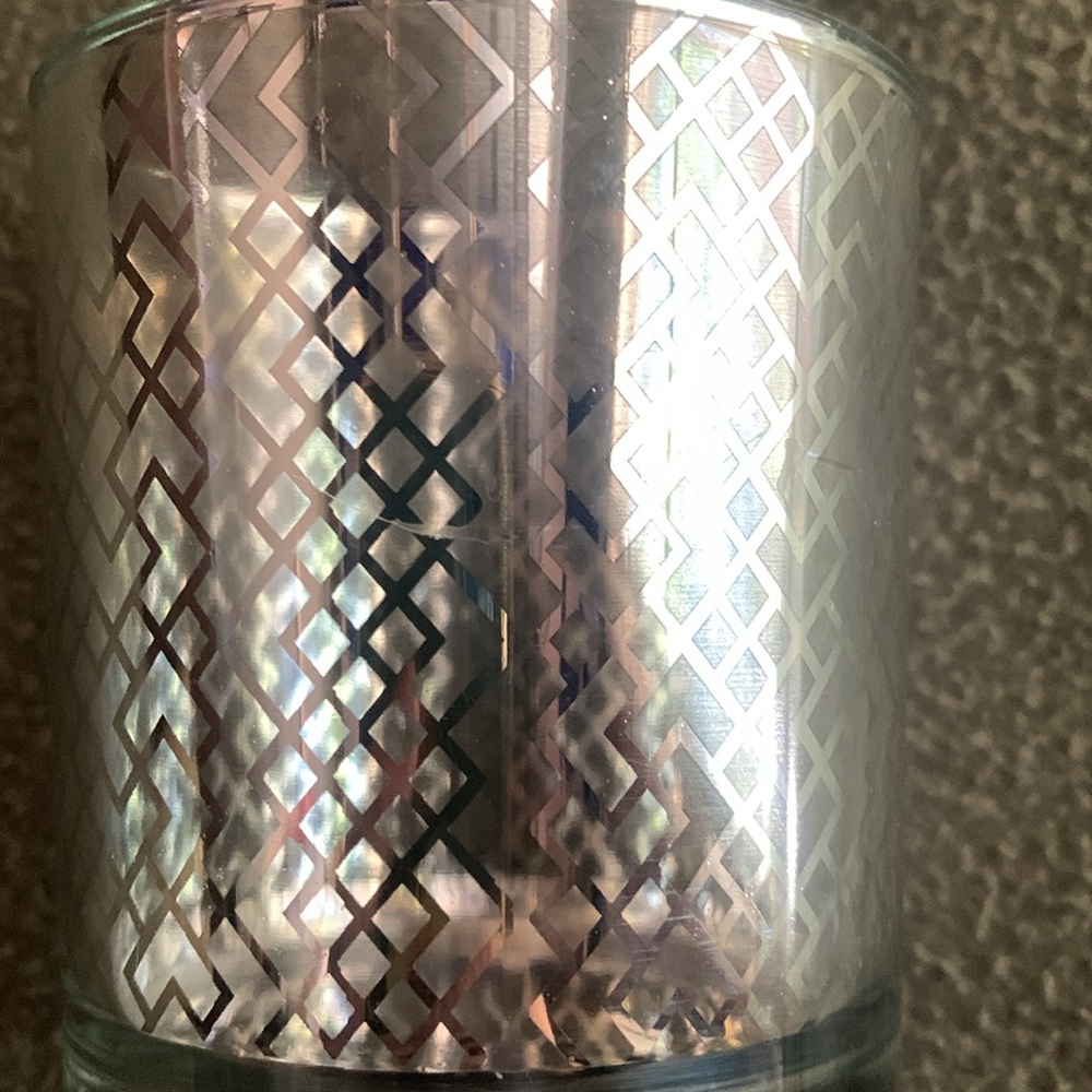 Set of 2 clear glass and silver candle holders. Size approximately 2 1/2” x 3” - Picture 9 of 10